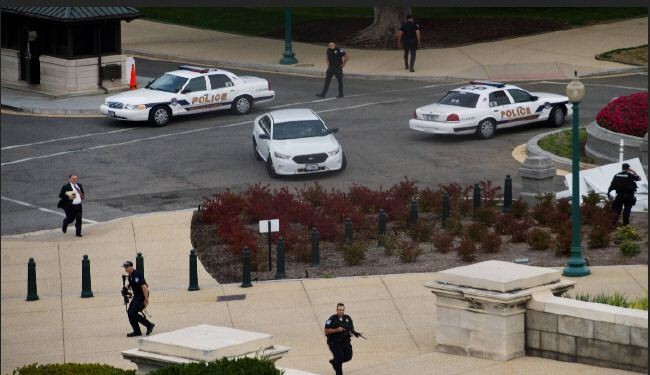صور/اطلاق نار امام مبنى الكونغرس في واشنطن