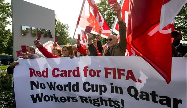 مظاهرة أمام مقر الفيفا لانتهاكات بحق العمال في قطر