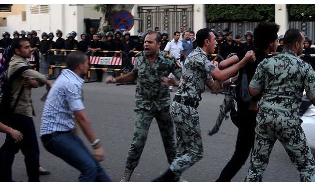 حمله به تجمع خانواده‌های زندانيان سياسي در مصر