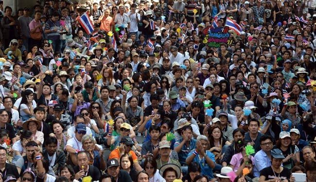 المتظاهرون في تايلاند يقتحمون مقر الحكومة