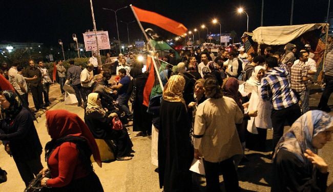متظاهرون يطالبون بإسقاط الحكومة وإنهاء حصار بنغازي