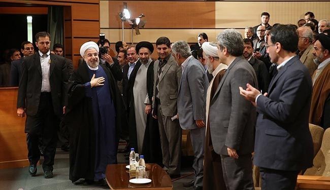 بالصور/الرئيس حسن روحاني بين طلبة الجامعات في يومهم الوطني