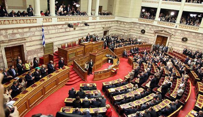 البرلمان اليوناني يوافق على خطة ميزانية 2014