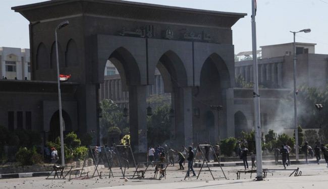 اصابات في مواجهات بين طلاب جامعة القاهرة والشرطة