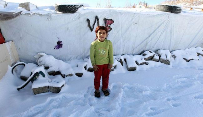 بالصور... اللاجئون السوريون تحت رحمة الثلوج