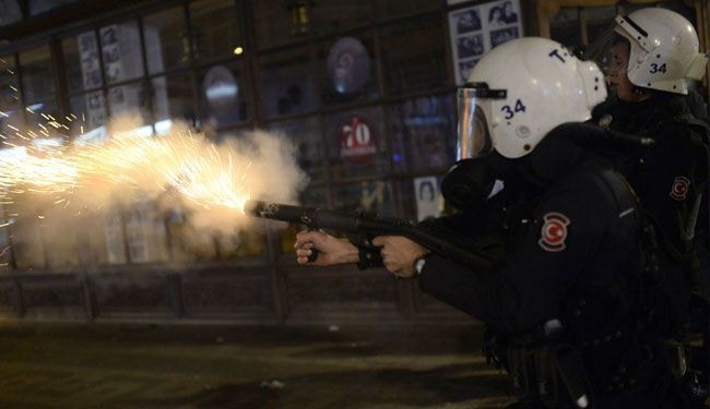 الشرطة التركية تقمع تظاهرات تطالب باستقالة اردوغان
