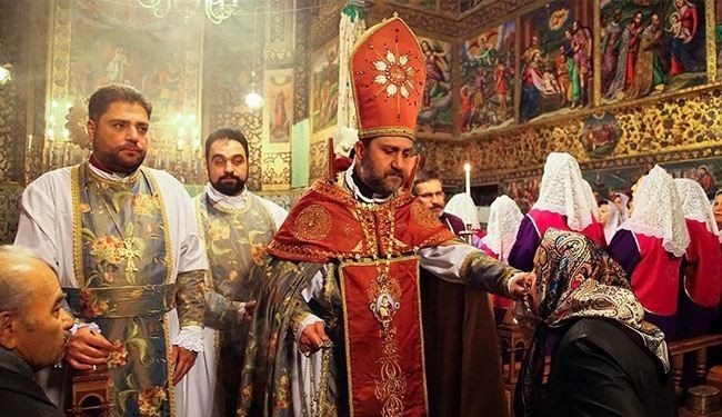 صور من احتفالات مسيحيي ايران بالعام الميلادي الجديد