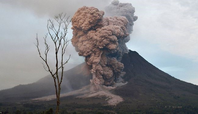 فوران آتشفشان در سوماترای اندونزی + عکس