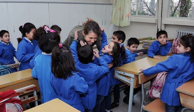 عکس + دیدار صمیمانه همسر بشار اسد با دانش آموزان
