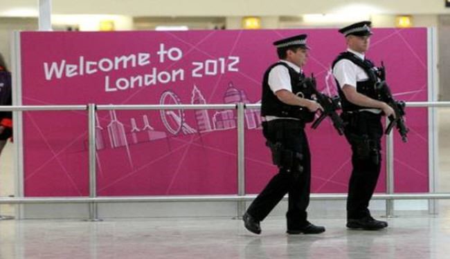 بازداشت دو انگلیسی در فرودگاه لندن