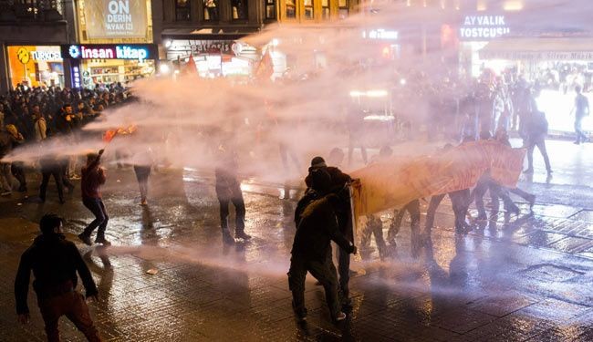 قمع تظاهرات باسطنبول وانقرة على خلفية اتهامات بالفساد