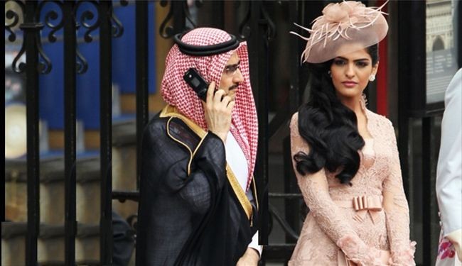 صورة/زوجة الوليد بن طلال تحل مشكلة قيادة السيارة للمرأة السعودية!!