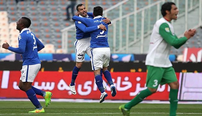 استقلال يتعادل مع ذوب آهن و يتصدر الدوري الايراني