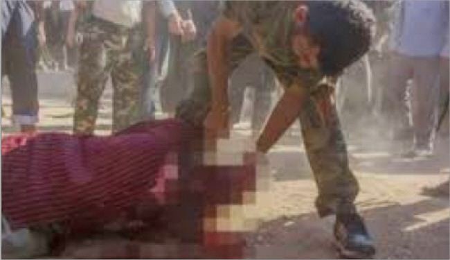 داعش تعدم مدنيين بالسيف وتجلد فتاتين بالرقة
