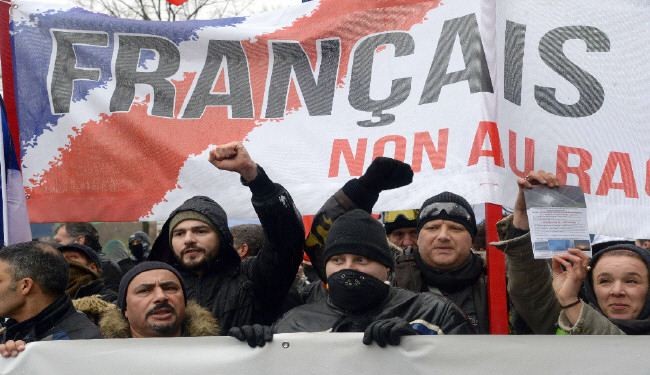 الاف المتظاهرين في باريس ضد سياسة الرئيس هولاند