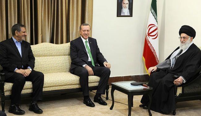 قائد الثورة:ينبغي النهوض بالتعاون بين ايران وتركيا الى أعلى المستويات