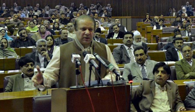 رئيس وزراء باكستان يمنح طالبان فرصة أخيرة للسلام