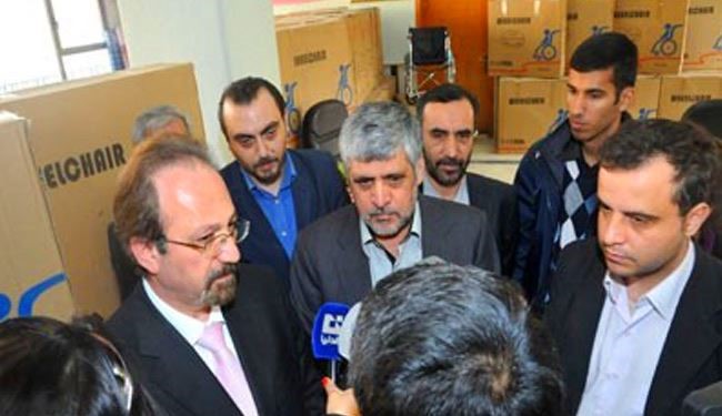 ايران تسلم سوريا 250 كرسيا متحركا لدعم خدمات المشافي والإسعاف
