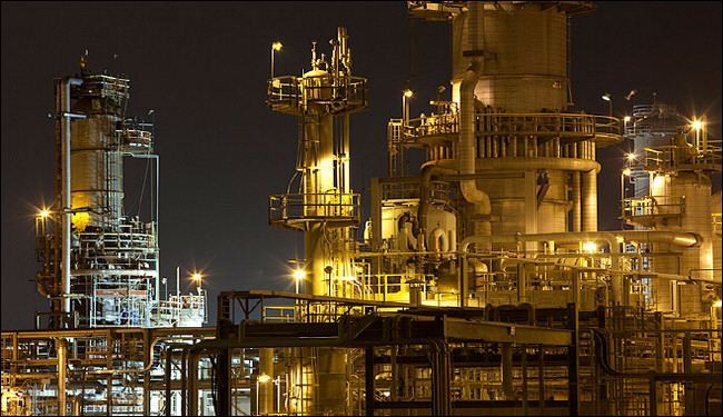 إيران تدعو فرنسا للاستثمار في قطاعها النفطي