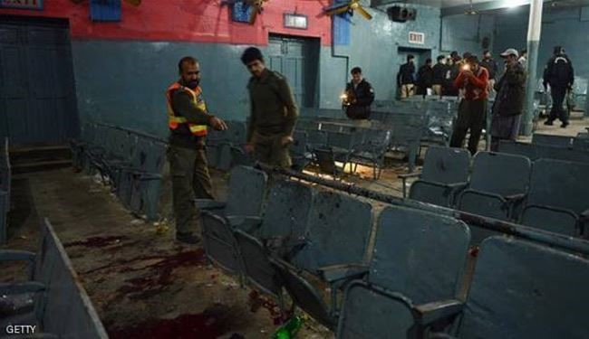 26 قتيلاً وجريحاً بانفجار قنبلة داخل سينما في باكستان