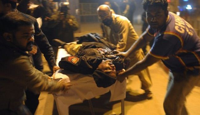 عشرات القتلى والجرحى بتفجير حافلة عسكرية جنوبي باكستان