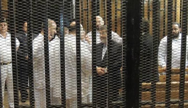 تأجيل محاكمة مرسي لـ 23 شباط إثر إنسحاب هئية الدفاع
