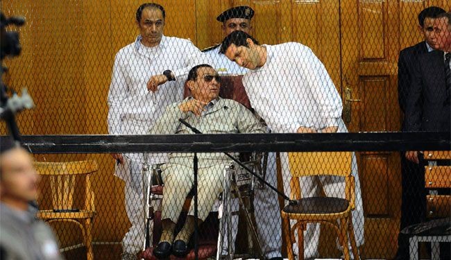 اليوم.. محاكمة مبارك ونجليه في قضية 