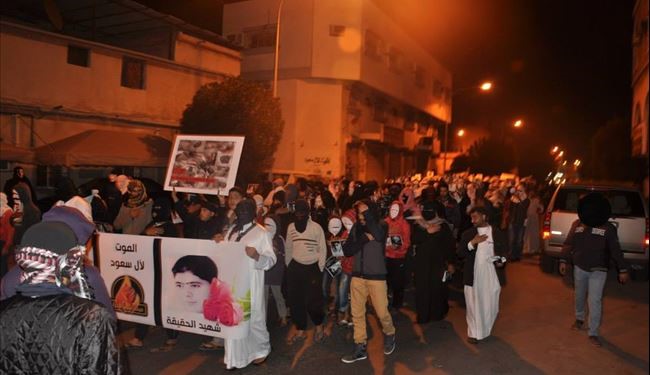 تظاهرات گسترده شیعیان عربستان پس از شهادت دو جوان + عکس