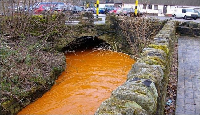بالصور.. صدق او لا تصدق..النهر البرتقالي في بريطانيا