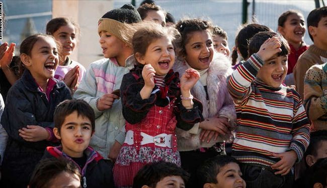 دلقکهای بدون مرز در جمع کودکان آواره سوری + عکس