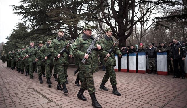 قوات موالية لروسيا تسيطر على مطار عسكري في القرم