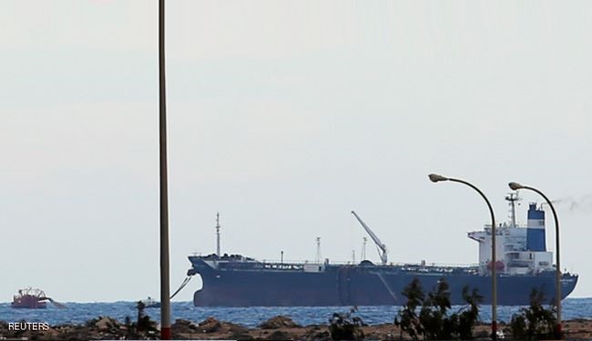 القوات البحرية تنفي سيطرتها على ناقلة النفط شرق ليبيا