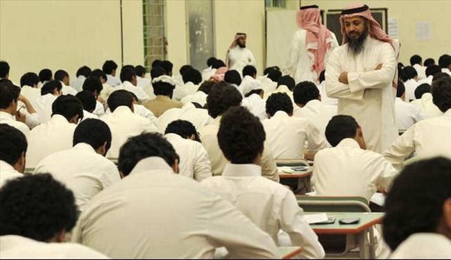 مدارس السعودية تمنع النقاش الحزبي وتغذي الطلاب حب الملك
