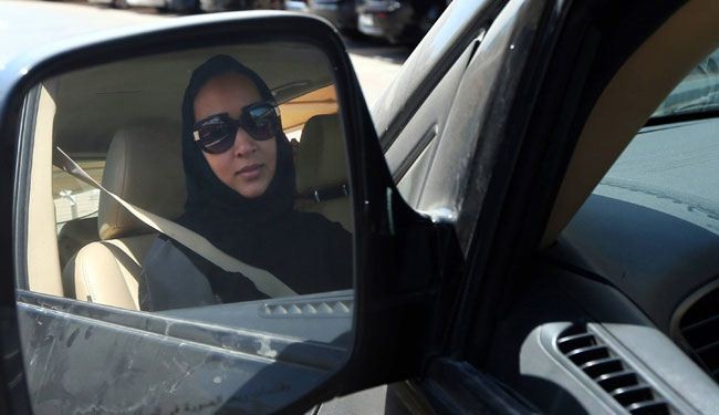 حملة لقيادة المرأة السيارة بالسعودية تزامناً مع زيارة أوباما
