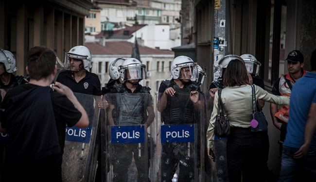 اعتقال 8 عناصر شرطة بتركيا بتهمة التنصت غير القانوني