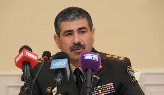 وزير الدفاع الاذربيجاني يصل العاصمة طهران
