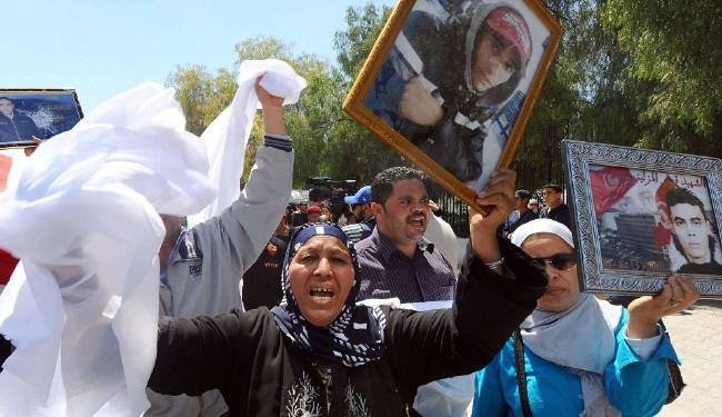 مظاهرات في تونس تطالب إعادة محاكمة رموز من النظام السابق