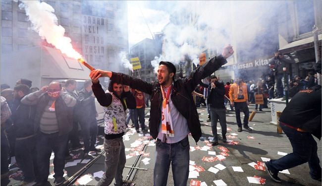 اشتباكات في اسطنبول وإغلاق حسابين على تويتربطلب من اردوغان