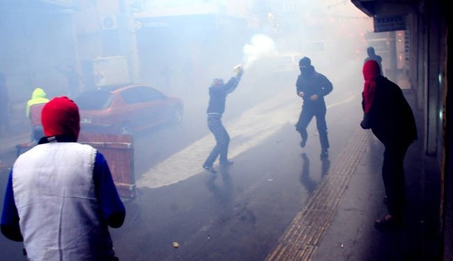 الشرطة التركية تستخدم الغاز المسيل للدموع لفض المحتجيين