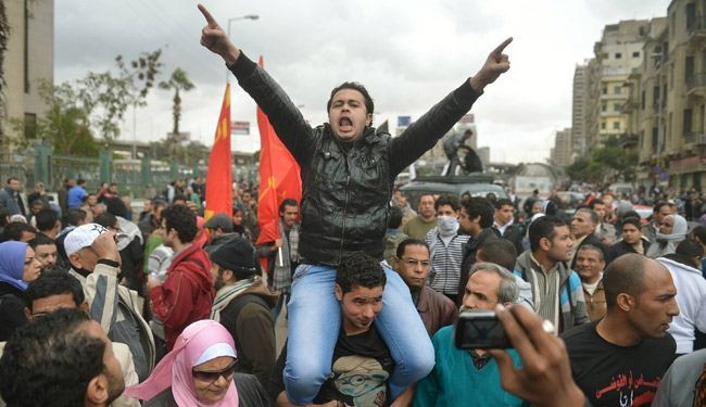 تظاهرة امام القصر الرئاسي بمصر ضد قانون التظاهر
