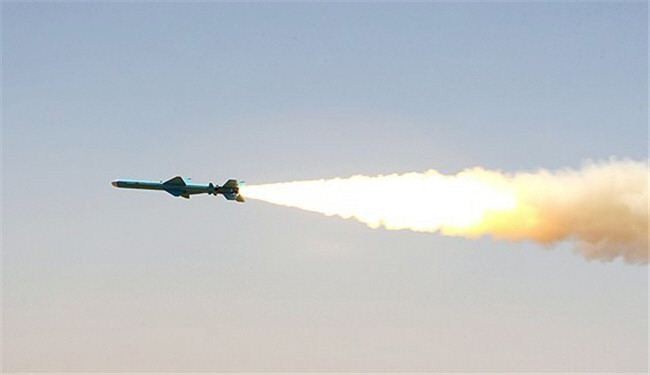 الجيش الايراني يختبر صاروخين جديدين متوسطي المدى