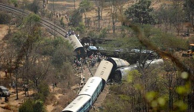 الشرطة: مقتل 19 على الأقل وإصابة 130 في حادث قطار بالهند