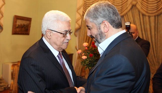 عباس يلتقي مشعل بالدوحة ويطلع أمير قطر على تطورات المصالحة