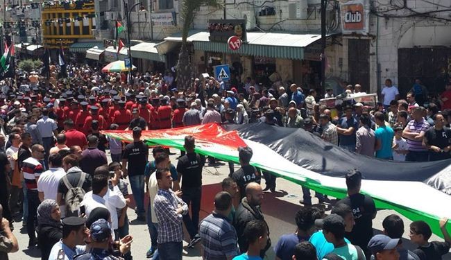 إحياء النكبة في الأراضي الفلسطينية يمتزج بإضراب الأسرى+صور