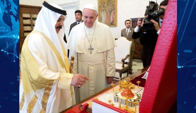 کادوی عجیب پادشاه بحرین به پاپ + عکس