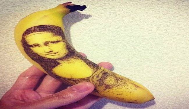 بالصور.. فنان يستخدم الإبر لخلق أشكال فنية على قشر الموز