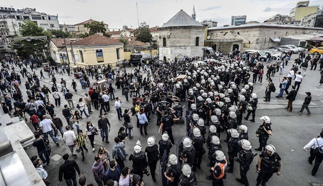 الشرطة التركية تفرق تظاهرات في اسطنبول وانقرة بالقوة