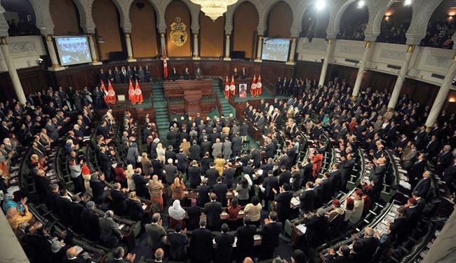 برلمان تونس يصادق على قانون يعفو المشاركين في الثورة