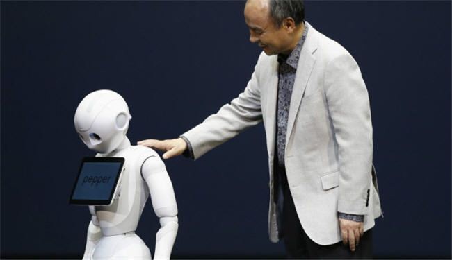 روبوت ياباني يتعرف على المشاعر البشرية