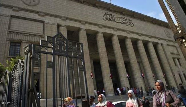 محكمة مصرية تبرئ ضباط شرطة أدينوا بقتل 37 سجينا